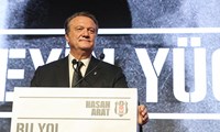 Beşiktaş başkan adayı Hasan Arat, yönetim kurulunu tanıttı