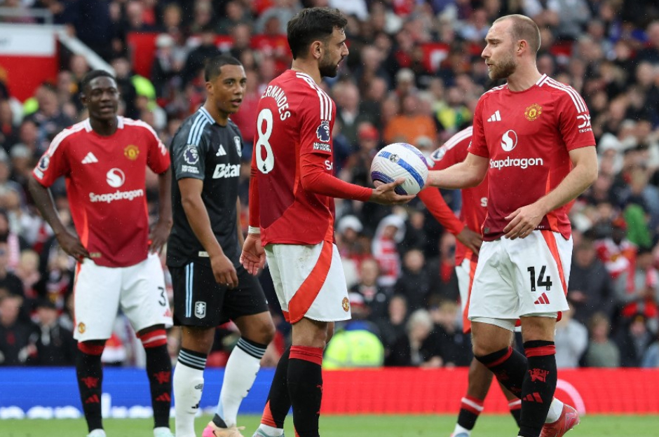 Manchester United players dejected after a loss