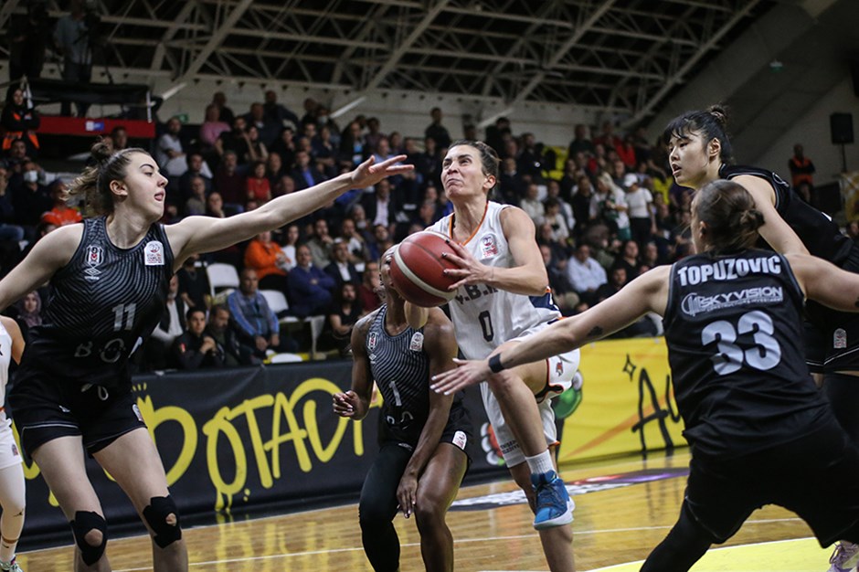 Kadınlar Basketbol Süper Ligi'nde ilk finalist belli oldu