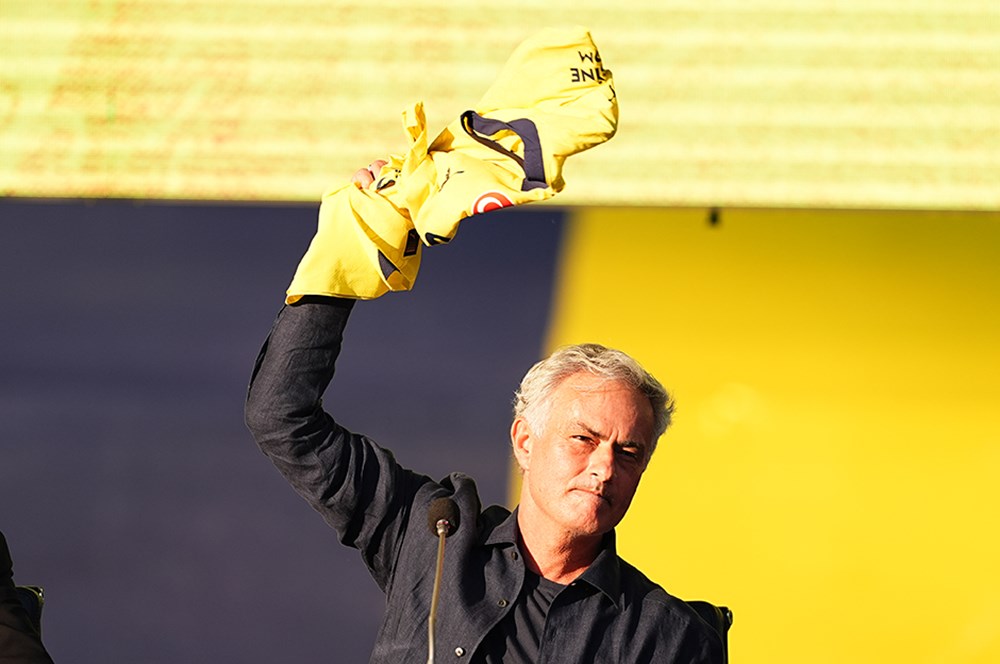 Tüm dünya Mourinho'nun Fenerbahçe'ye imzasını konuşuyor: "İnanılmaz ama gerçek"  - 4. Foto