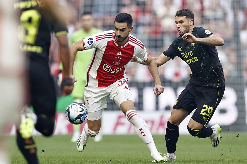 Ajax-Feyenoord derbisi olaylar nedeniyle tatil edildi