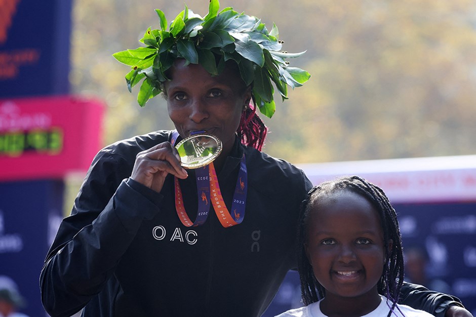 52. New York Maratonu'nu erkeklerde Etiyopyalı Tola, kadınlarda Kenyalı Obiri kazandı 