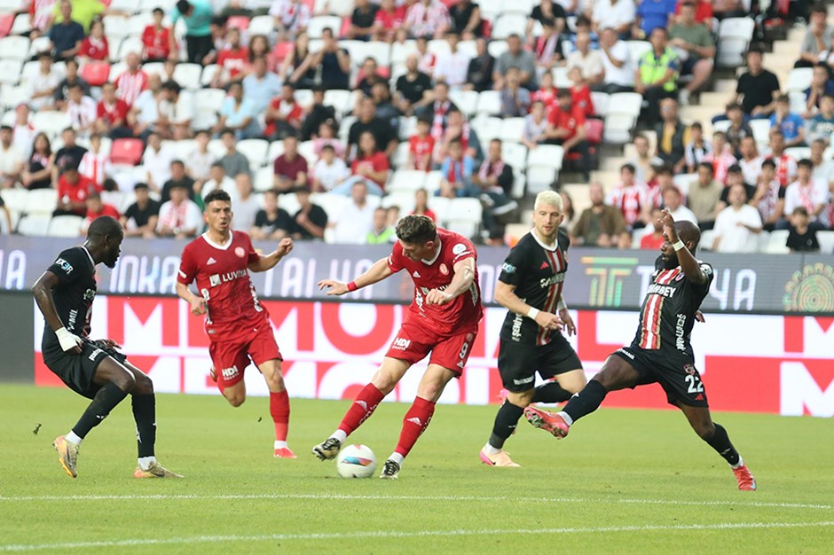 Antalyaspor-Gaziantep FK maçından gol sesi çıkmadı