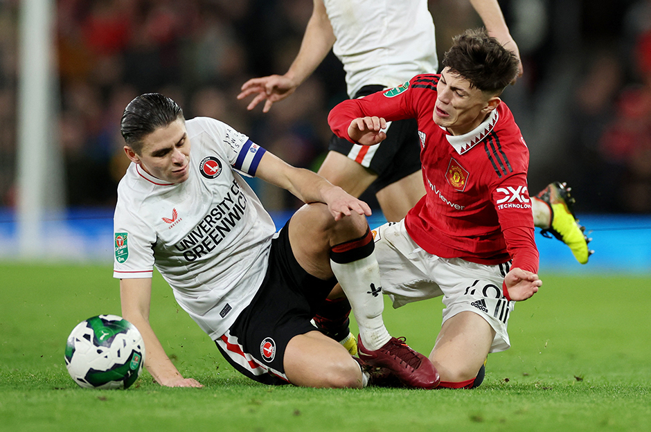 Yaşıtları sahada Arda Güler kenarda  - 2. Foto