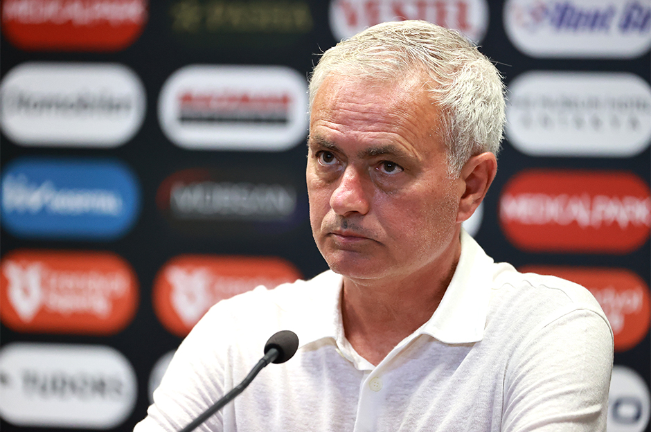 Jose mourinho at Fenerbahce Training