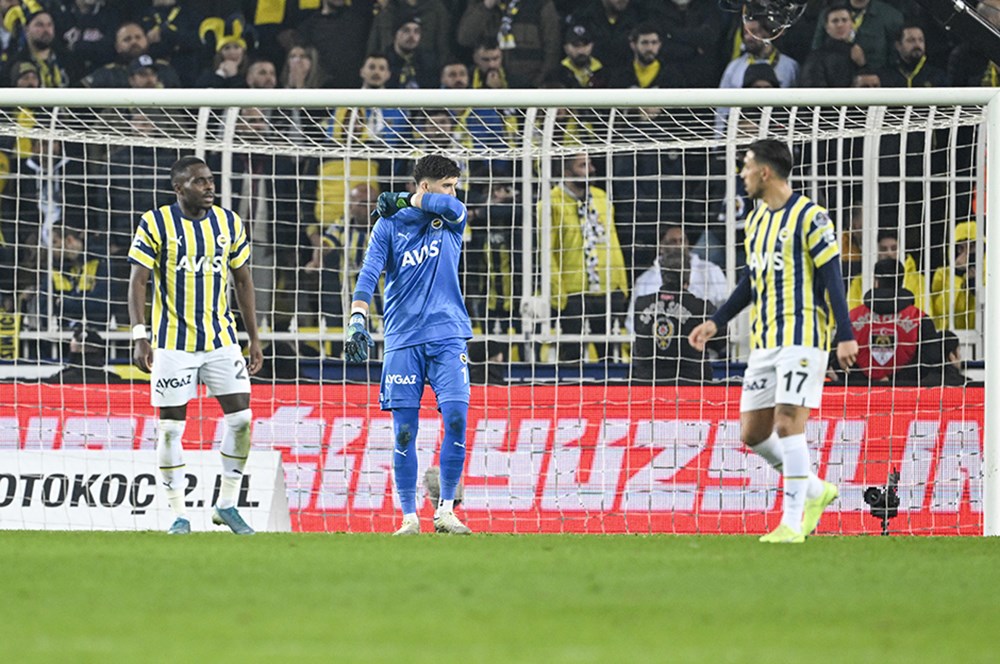 Derbi sonrası olay manşet: Kendi evinde küçük düşürdü  - 4. Foto