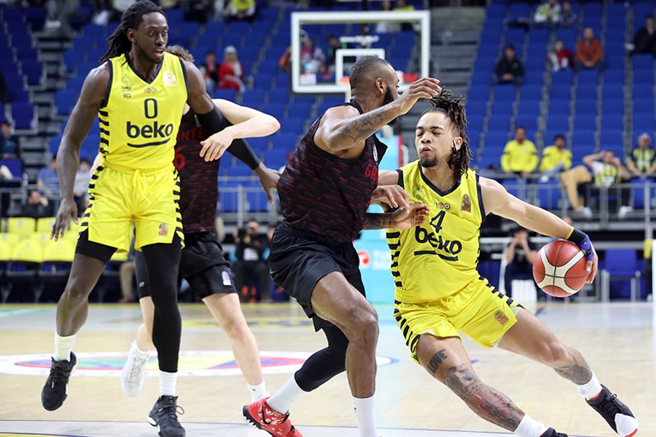 Fenerbahçe'den Gaziantep Basketbol'a 50 sayı fark
