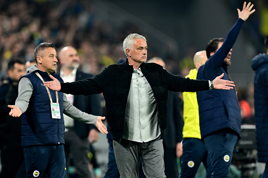 Mourinho'dan "Fenerbahçe'nin şampiyonluk şansı devam ediyor mu?" sorusuna cevap  - 2. Foto