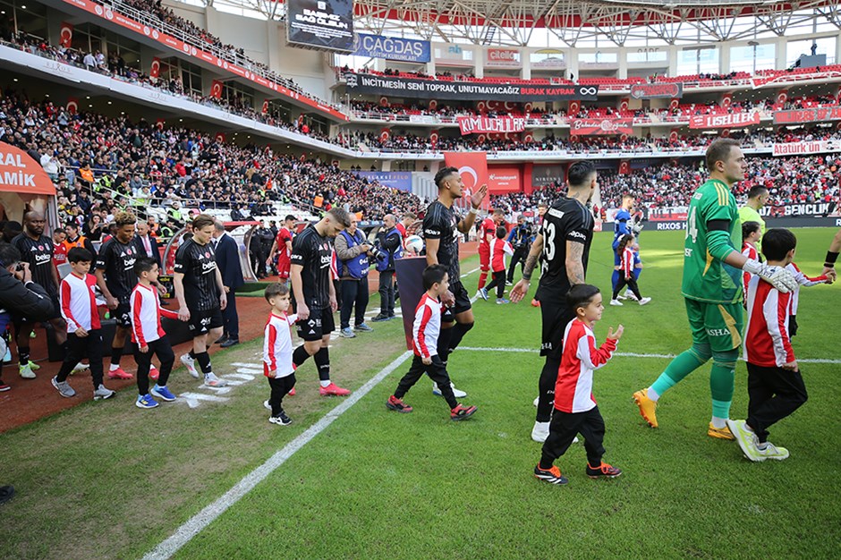 Beşiktaş'ta Antalyaspor maçında 2 sakatlık birden