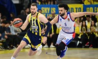 Anadolu Efes, Fenerbahçe Beko'yu deplasmanda yendi