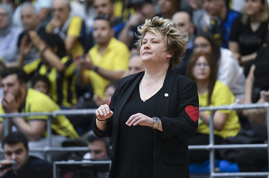 Fenerbahçe şampiyonluk kupasını kaldırdı   - 10. Foto