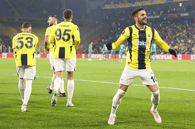 "Fenerbahçe Anderlecht’i sahadan sildi, üzerinden silindir gibi geçti" | Spor yazarları Fenerbahçe için ne dedi? - 7. Foto