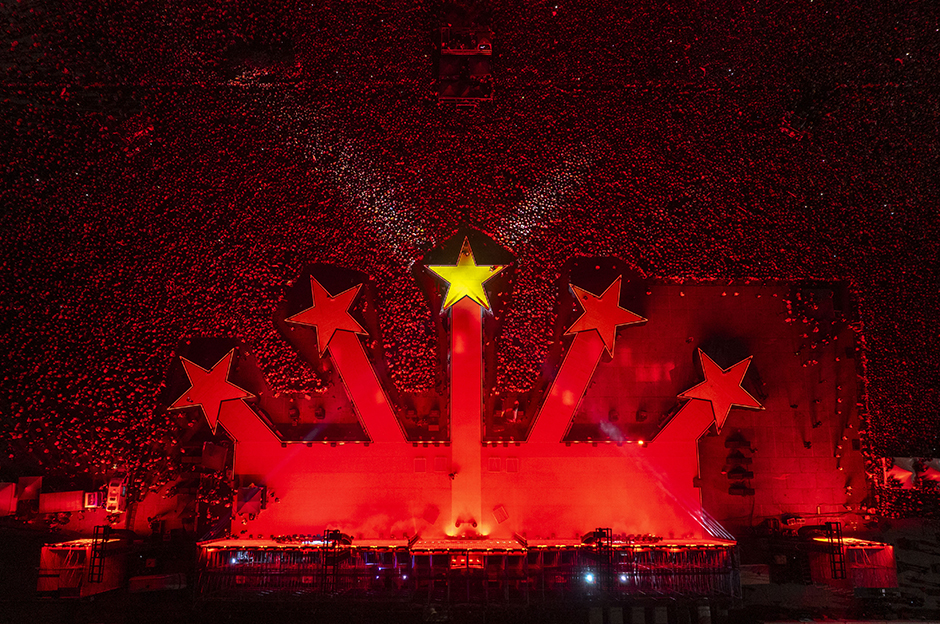 Galatasaraylı taraftarlar Yenikapı'yı hıncahınç doldurdu