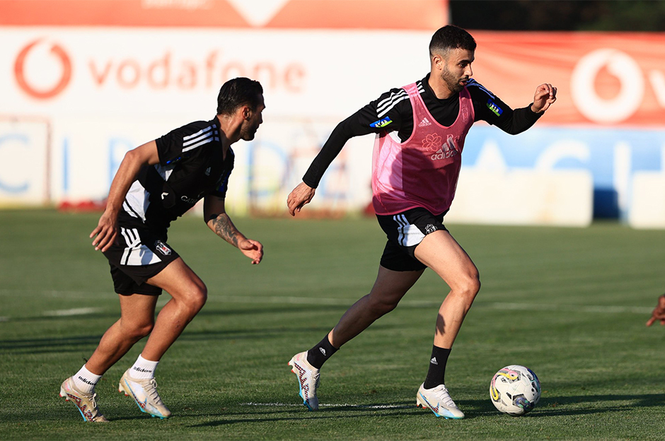 Ghezzal geri döndü, kampın yıldızı oldu - 3. Foto