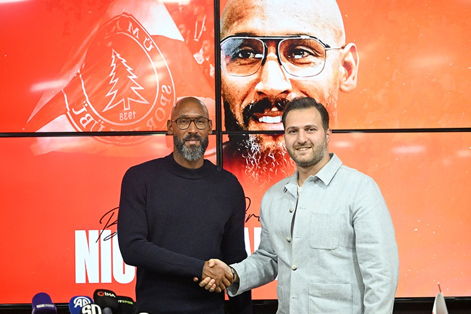 Ümraniyespor'da Nicolas Anelka imzayı attı