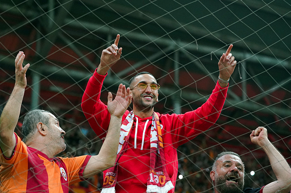 Ziyech'in tribün şovu Avrupa'da ses getirdi; "Orkestra şefi"  - 5. Foto