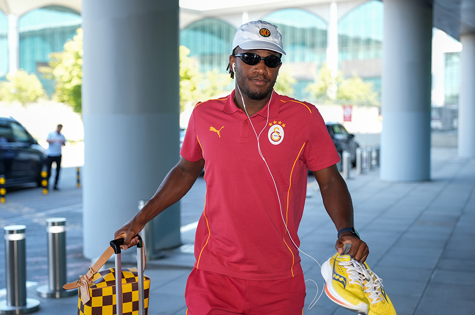 Galatasaray, ilk etap Avusturya kampında 3 hazırlık maçı oynayacak. Sarı kırmızılılar, 11 Temmuz'da Avusturya ekibi Lask ile karşılaşacak. Okan Buruk'un ekibi sonrasında 15 Temmuz'da Almanya temsilcisi Fortuna Düsseldorf ile mücadele edecek. 18 Temmuz'da Slovak ekibi Trecin ile hazırlık maçı yapacak Galatasaray, Avusturya kampını noktalayıp İstanbul'a dönecek.Sarı kırmızılılar, ikinci etap yurt dışı kampını ise 22-27 Temmuz tarihleri arasında Avusturya'nın Irdning bölgesinde yapacak. Galatasaray, bu süreçte de İtalyan takımları Lecce ve Parma ile karşılaşacak.