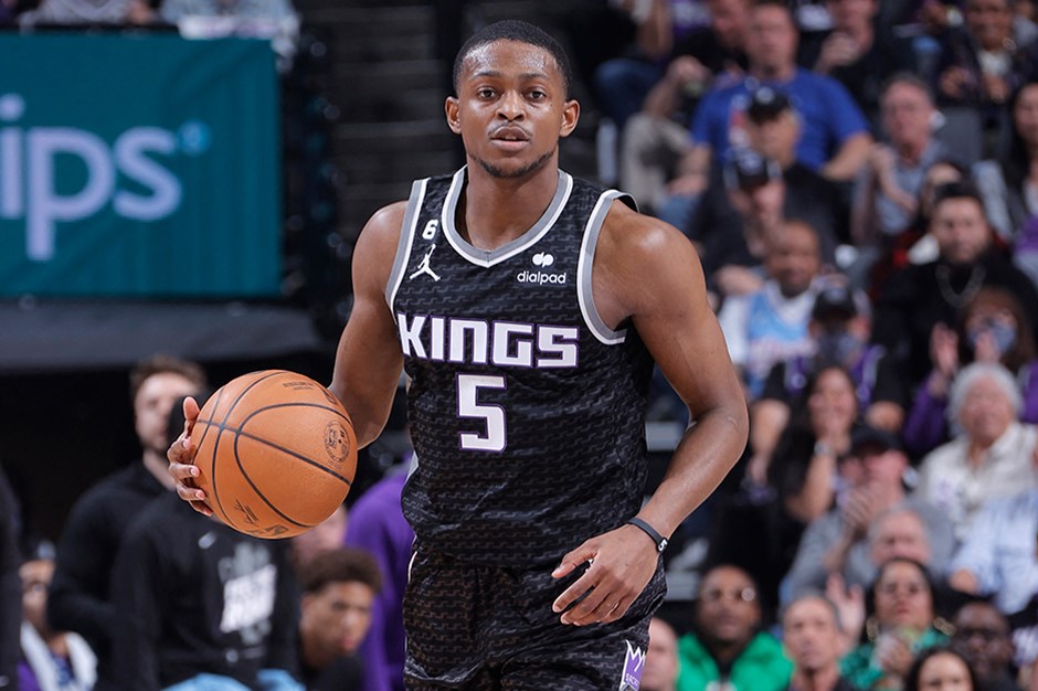 NBA'de ilk kez verilen Jerry West Ödülü'nün sahibi De'Aaron Fox 