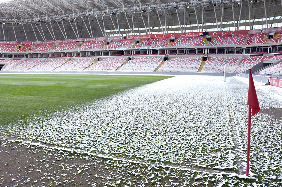Sivasspor - Fenerbahçe maçı öncesi zeminin son durumu: Hava eksi 14 derece  - 6. Foto