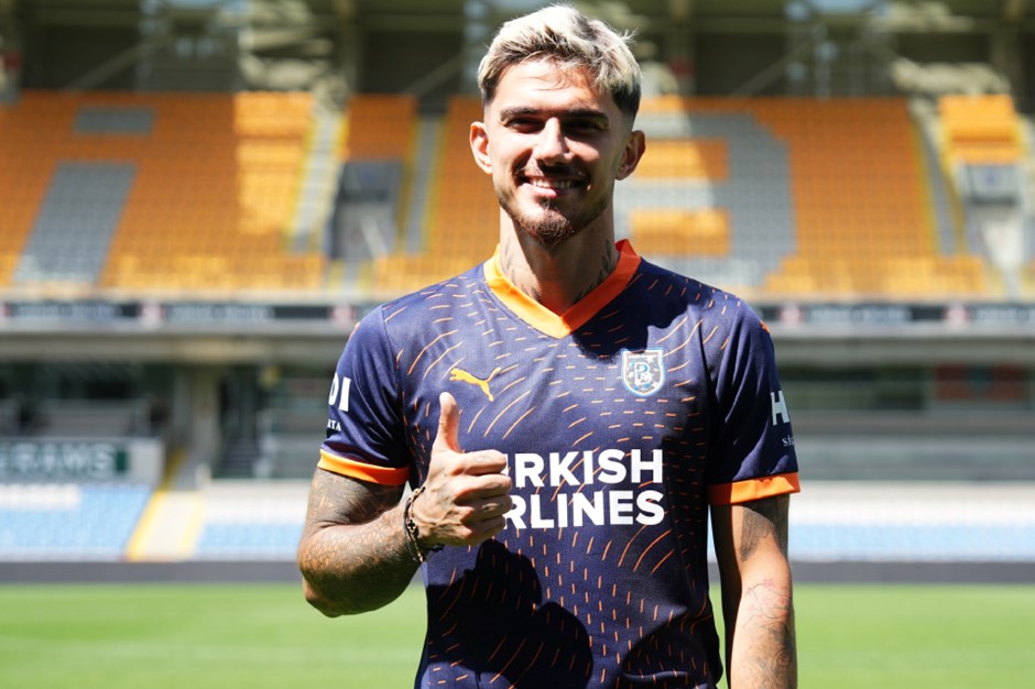 Berat Özdemir resmen Başakşehir'de