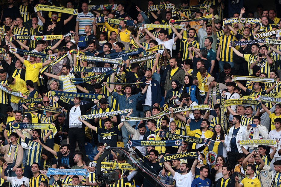 Fenerbahçe tribünleri: "Yönetim istifa"