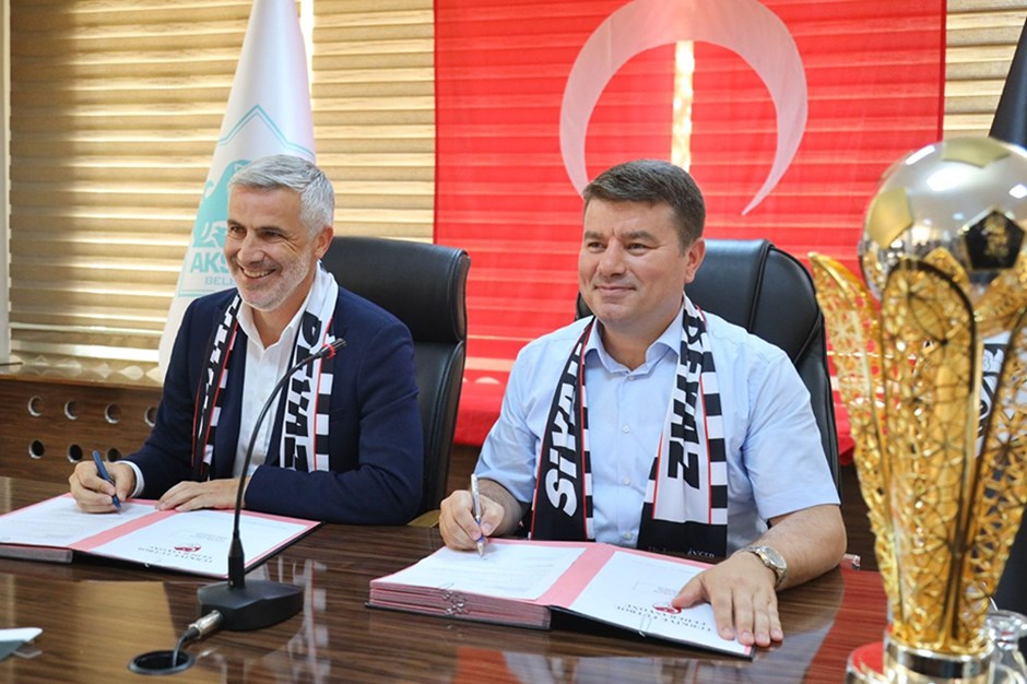 Önder Karaveli, 68 Aksaray Belediyespor'a imza attı 