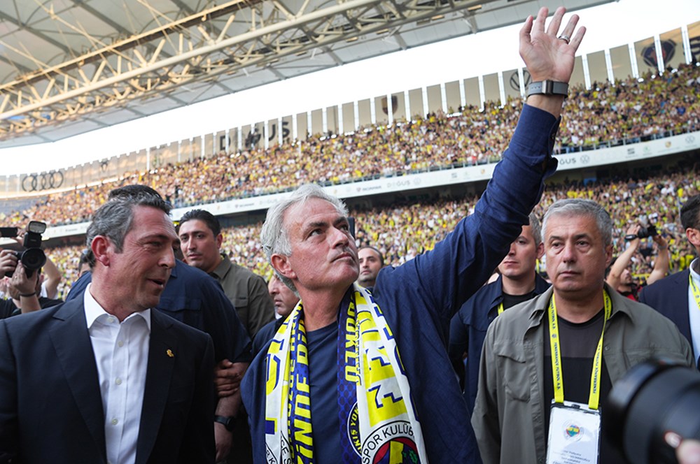 Tüm dünya Mourinho'nun Fenerbahçe'ye imzasını konuşuyor: "İnanılmaz ama gerçek"  - 13. Foto