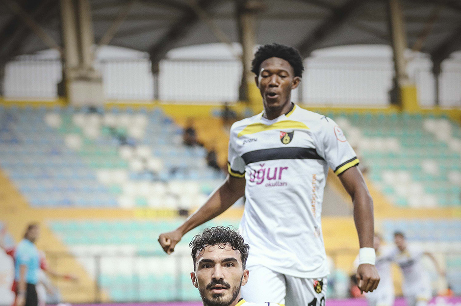 Beşiktaş, sol açığını 1. Lig'den buldu: Menajeri teklifi resmen açıkladı  - 4. Foto