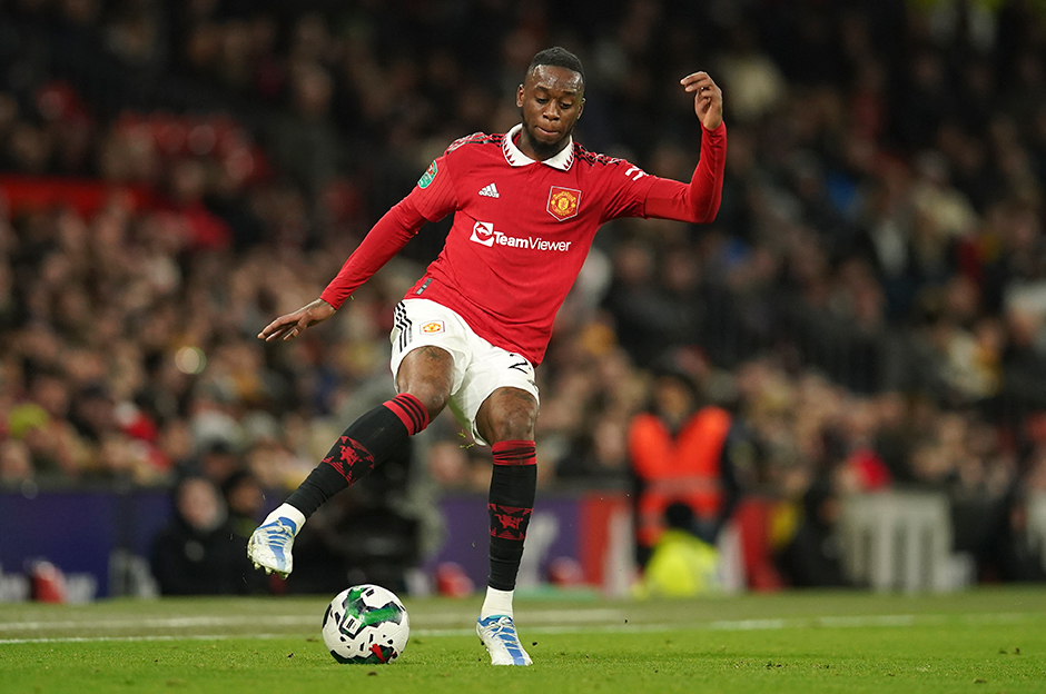 Galatasaray'ın ise çok daha düşük bir ücretle 26 yaşındaki İngiliz sağ beki kadrosuna katmak istediği vurgulandı.