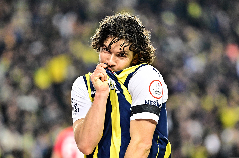Ferdi Kadıoğlu geride bıraktığımız sezon Fenerbahçe formasını 51 maçta giydi.