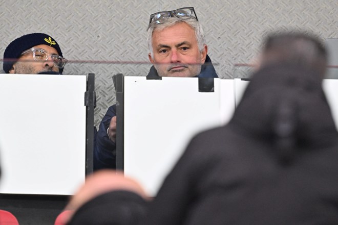 AZ Alkmaar mağlubiyeti sonrası Jose Mourinho fırtınası: Faturayı kesti  - 4. Foto