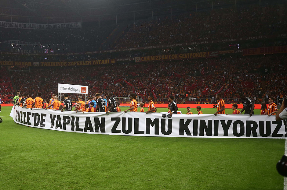 Galatasaray-Beşiktaş Derbisinde Türkiye Cumhuriyeti’Nin 100. Yılına ...