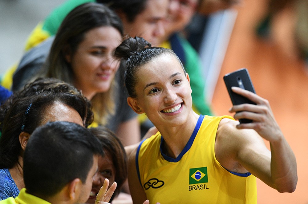 Dünyanın en zengin kadın voleybolcuları belli oldu: Zehra Güneş ve Ebrar Karakurt da listede  - 6. Foto