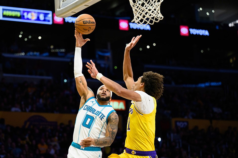 Los Angeles Lakers'a erteleme maçında Charlotte Hornets darbesi