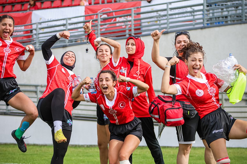 U18 Ragbi Kadın Milli Takımı, ülkemize tarihte ilki yaşattı