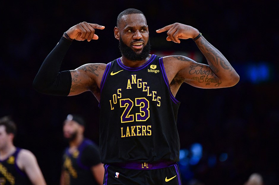 LeBron James'ten double double: Lakers yarı finalde