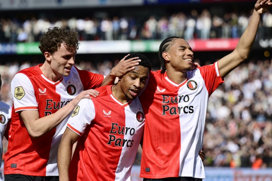 Feyenoord'dan Ajax'a tarihi fark