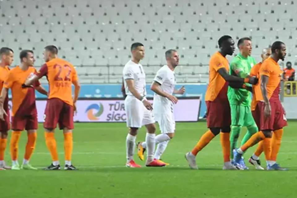 Süper Lig maçında olay: Bir Kerem Aktürkoğlu-Marcao vakası daha  - 4. Foto