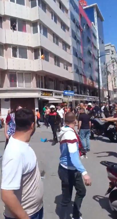 Trabzonspor-Galatasaray maçına saatler kala vahim görüntüler: Ortalık savaş alanına döndü  - 4. Foto