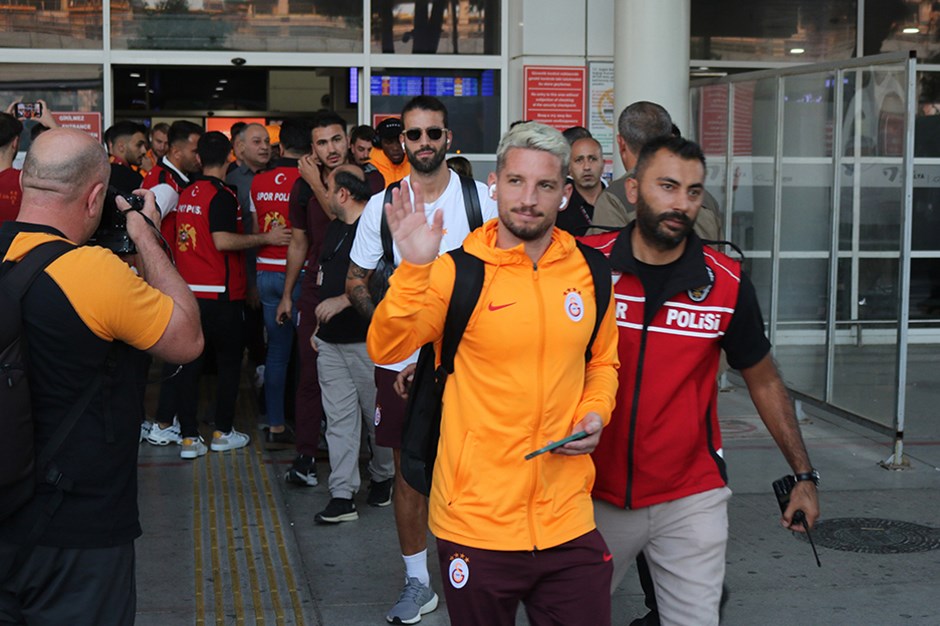 Galatasaray, 'Aşkın olayım' ile karşılandı