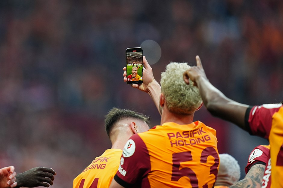 Galatasaray, Barış Alper Yılmaz'ın selfie'sini paylaştı