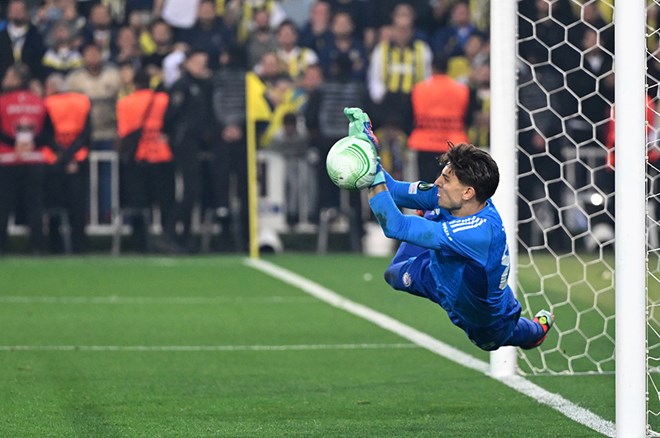 Galatasaray'da bir devrin sonu: Muslera'nın yerine Avrupa Ligi'nde harikalar yaratan kaleci  - 5. Foto