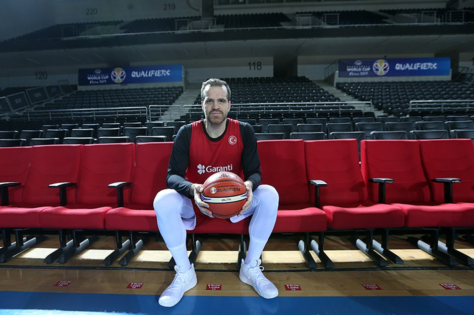 Oğuz Savaş aktif basketbol kariyerini noktaladı