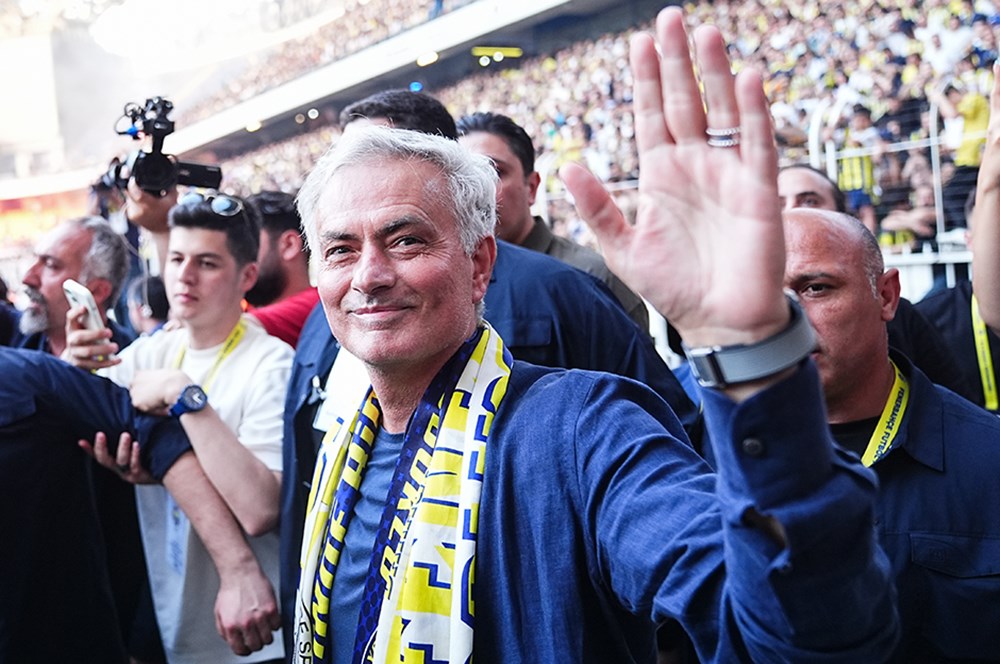 Tüm dünya Mourinho'nun Fenerbahçe'ye imzasını konuşuyor: "İnanılmaz ama gerçek"  - 12. Foto