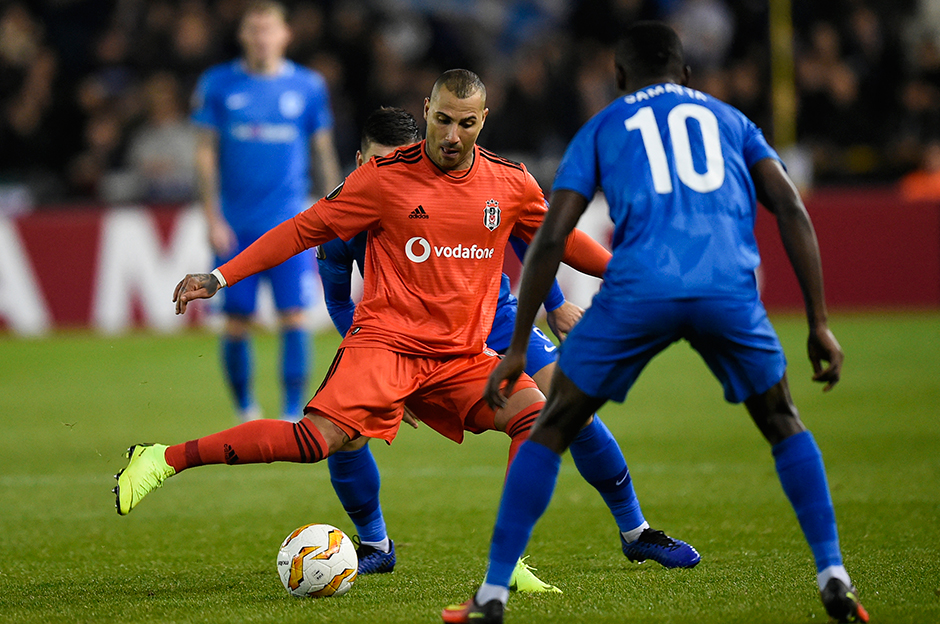 Tecrübeli futbolcunun maçtan elde edilecek gelirin ise Türkiye'deki depremzedelere bağışlanmasını istiyor.
