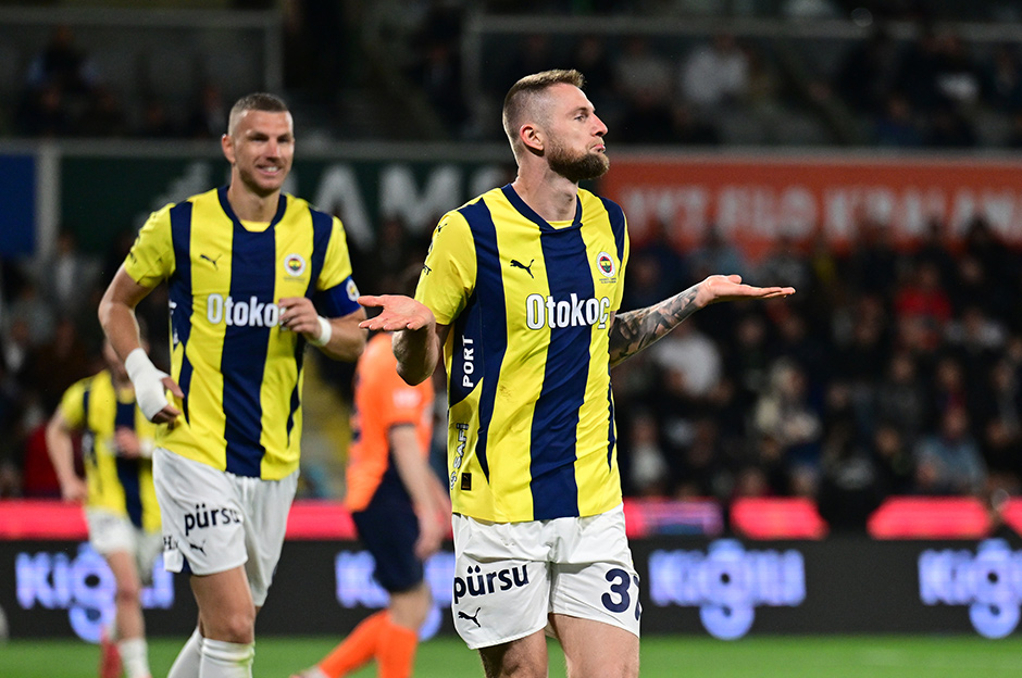 Trio'da Başakşehir-Fenerbahçe maçı için flaş penaltı ve kırmızı kart çıkışı: "Net, Yüzde yüz"  - 4. Foto