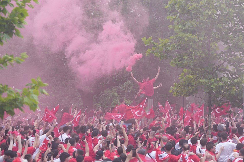 Milli Komandaya böyük dəstək: Dortmund küçələri qırmızı və ağ rəngdədir - Foto 17