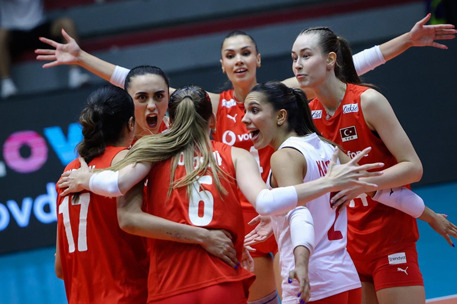 U20 Kadın Milli Voleybol Takımı, Avrupa Şampiyonası'nda İspanya'ya set vermedi