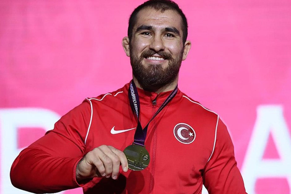 Milli güreşçi Feyzullah Aktürk, dünya üçüncüsü oldu