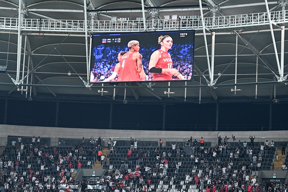 Beşiktaş Stadı'nda Türkiye-Sırbistan finali heyecanı